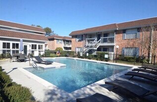 2250 Bering Dr in Houston, TX - Building Photo