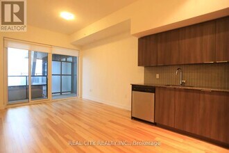 30 Shore Breeze Dr in Toronto, ON - Building Photo - Building Photo