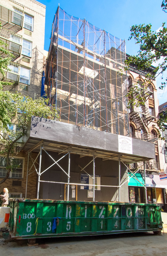 225 E 81st St in New York, NY - Foto de edificio - Building Photo