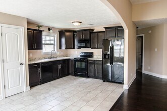 832 Shelton Cir in Clarksville, TN - Building Photo - Building Photo