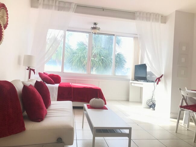 4040 Galt Ocean Dr, Unit 221 in Fort Lauderdale, FL - Foto de edificio - Building Photo