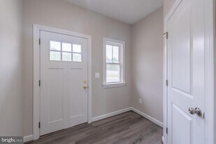 102 Coralyrose Ct in Winchester, VA - Building Photo