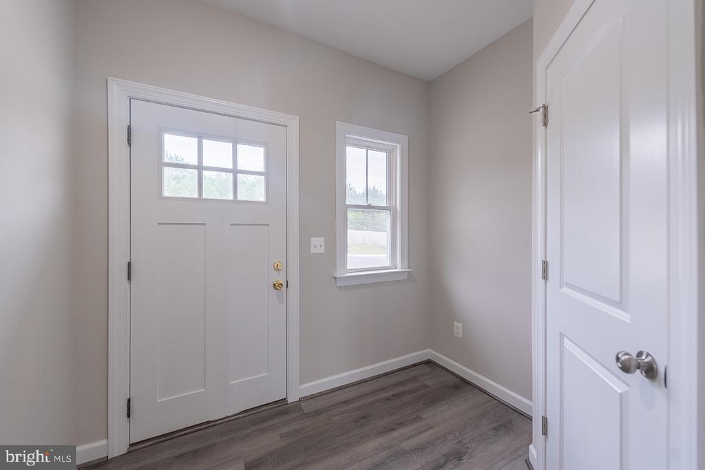 102 Coralyrose Ct in Winchester, VA - Building Photo