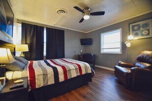 3512 Dodge St in Omaha, NE - Building Photo