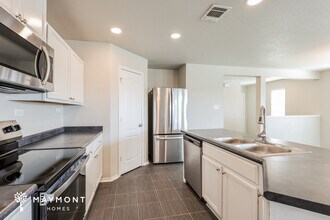 6806 Slaton Fields in Converse, TX - Building Photo - Building Photo