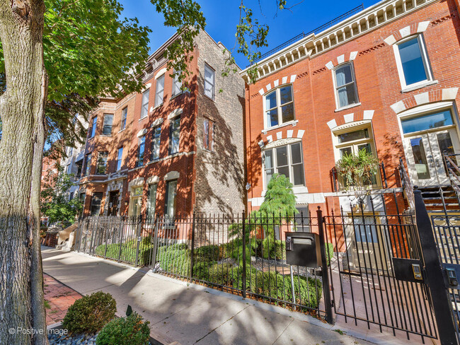 1935 N Mohawk St in Chicago, IL - Building Photo - Building Photo