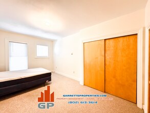 24 Steeple Pl, Unit 5 in St Johnsbury, VT - Building Photo - Building Photo