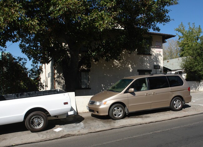 10037 Samoa Ave in Tujunga, CA - Building Photo - Building Photo