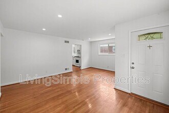1207 Brooke Dr in Rockville, MD - Building Photo - Building Photo
