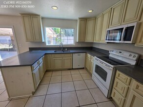 969 S Sage Ave in Rialto, CA - Foto de edificio - Building Photo