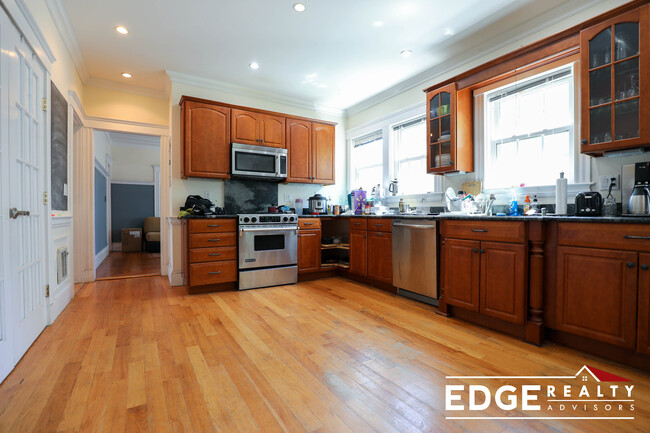 15 Mapleton St, Unit 3 in Boston, MA - Building Photo - Building Photo