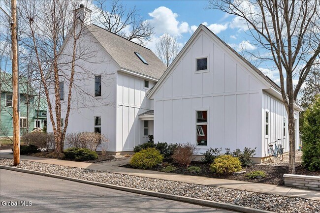 18 Granite St in Saratoga Springs, NY - Building Photo - Building Photo