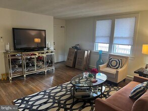 38 S Main St in Harrison Township, NJ - Foto de edificio - Building Photo