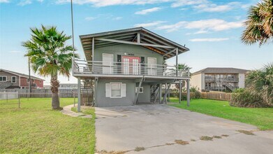 16510 Blackbeard Rd in Jamaica Beach, TX - Foto de edificio - Building Photo