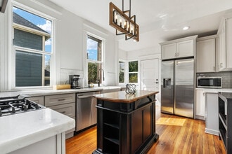 1914 E Jefferson St in Seattle, WA - Building Photo - Building Photo