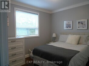 2373 King St E in Hamilton, ON - Building Photo - Building Photo