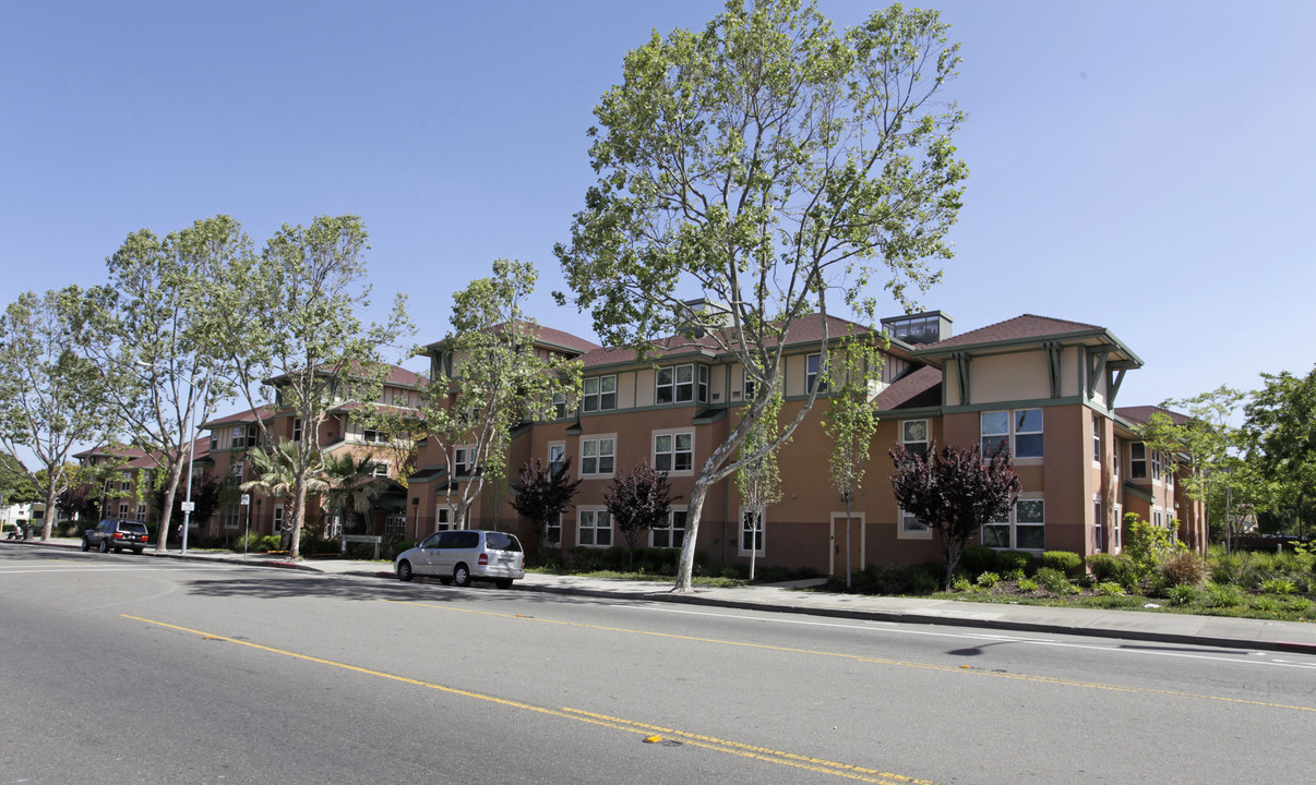 Broadmoor Plaza in San Leandro, CA - Building Photo