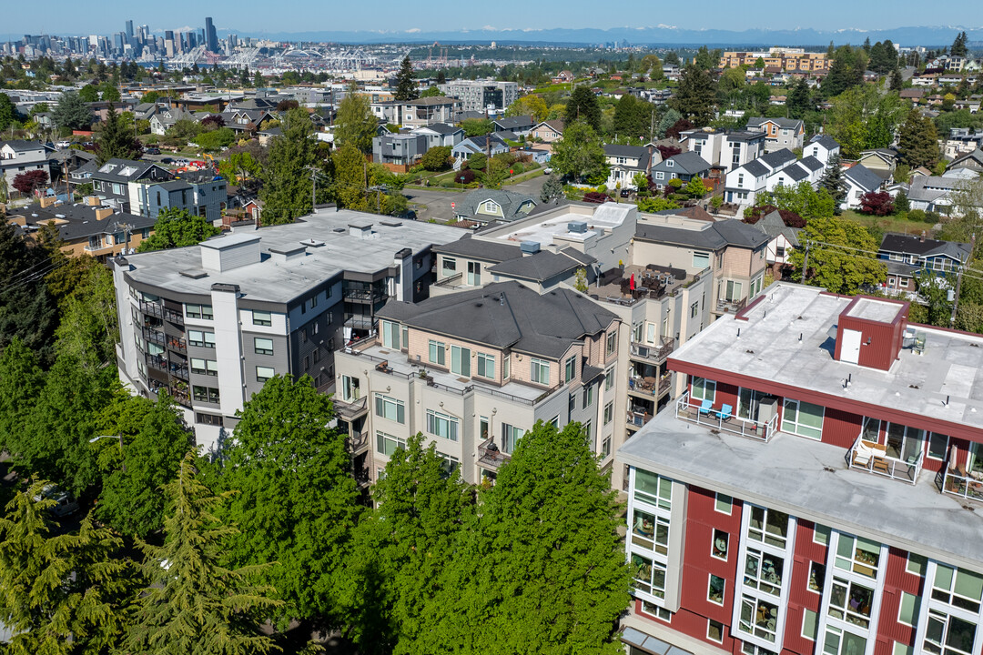 Broxton Condominiums in Seattle, WA - Building Photo