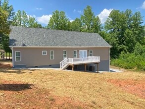 19466 Boydton Plank Rd in Warfield, VA - Building Photo - Building Photo