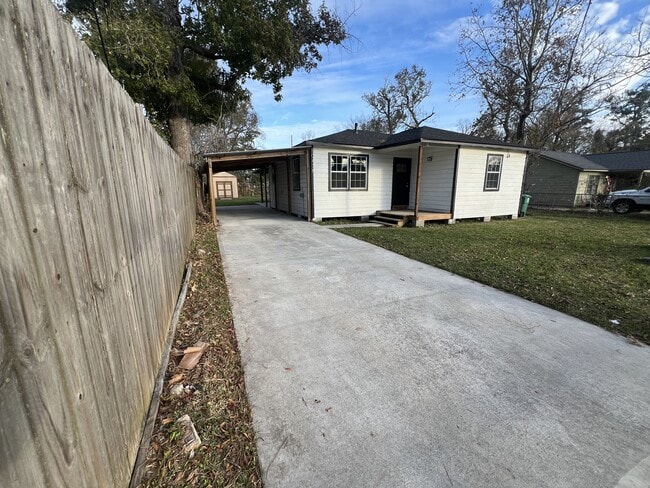 10438 Barnham St in Houston, TX - Building Photo - Building Photo