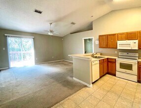 150 Cabana Way in Crestview, FL - Foto de edificio - Building Photo