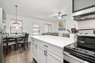 710 W 34th St in Austin, TX - Building Photo - Building Photo