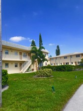 Del Rio Apartment Homes in Boca Raton, FL - Foto de edificio - Building Photo