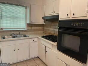 3027 Collier Dr NW in Atlanta, GA - Building Photo - Building Photo