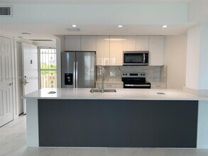 2980 Point E Dr in Aventura, FL - Building Photo - Building Photo