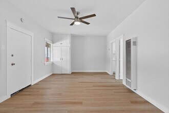 915 Cherry Ave, Unit 110 in Long Beach, CA - Foto de edificio - Building Photo