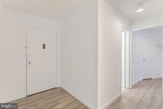 203 Yoakum Pkwy in Alexandria, VA - Building Photo - Building Photo