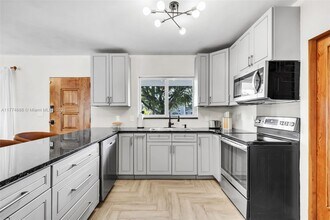 535 N Biscayne River Dr in Miami, FL - Building Photo - Building Photo