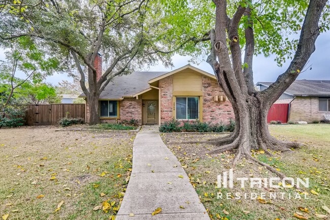 property at 2908 Lemmontree Ln
