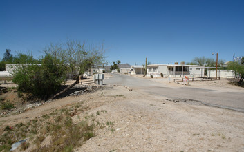 15555 N Oracle Rd in Tucson, AZ - Building Photo - Building Photo