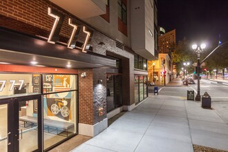 777 Broadway in Oakland, CA - Foto de edificio - Building Photo