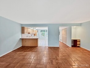 11 Crandall Dr in East Brunswick, NJ - Building Photo - Building Photo