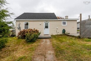 92 Withrod Dr in Halifax, NS - Building Photo