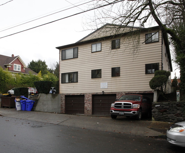 Monterey in Portland, OR - Foto de edificio - Building Photo