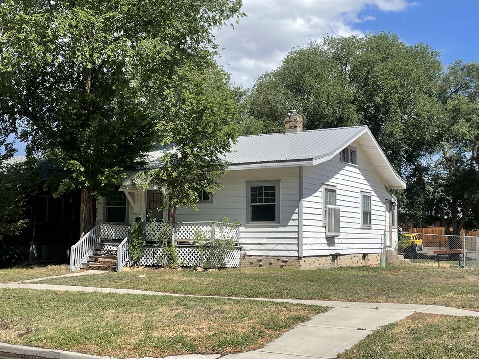 1100 S 4th St in Montrose, CO - Building Photo