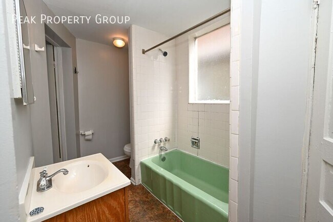 2344 Victor St in Cincinnati, OH - Building Photo - Building Photo