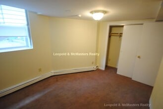 230 Fuller St, Unit A in Boston, MA - Foto de edificio - Building Photo