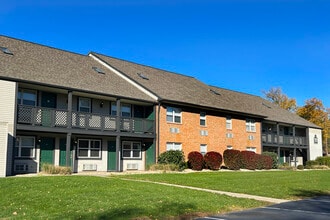 Greenlawn Arbors Apartments in Springfield, OH - Foto de edificio - Building Photo
