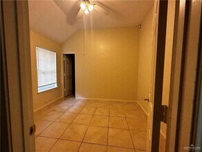 2308 Oriole Ave in McAllen, TX - Building Photo - Building Photo