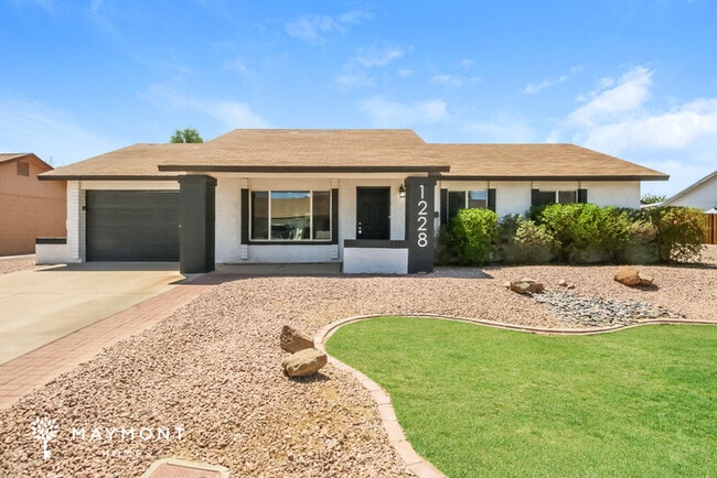 property at 1228 N Freestone Cir
