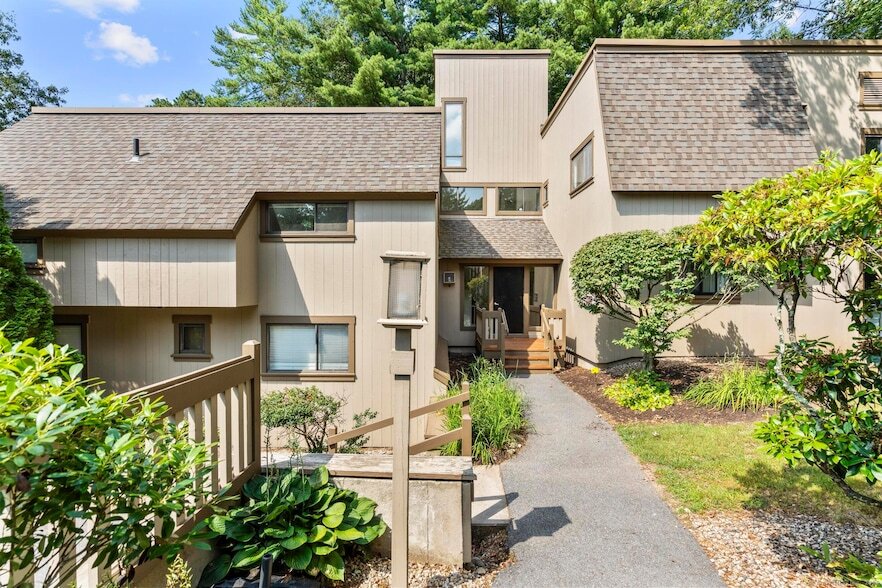 43 Great Meadow Ln in Farmington, CT - Foto de edificio