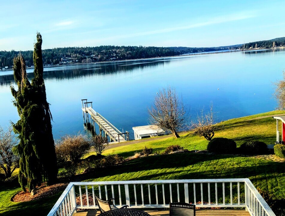 7107 120th St NW in Gig Harbor, WA - Foto de edificio