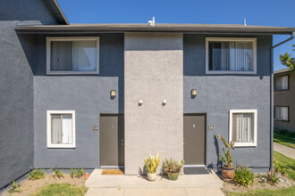 Westchester Park Apartments in Tustin, CA - Building Photo - Building Photo