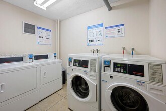 1300 NE Miami Gardens Dr, Unit 621e in North Miami Beach, FL - Building Photo - Building Photo