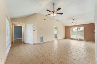 8518 Barrybrook Ln in La Porte, TX - Building Photo - Building Photo