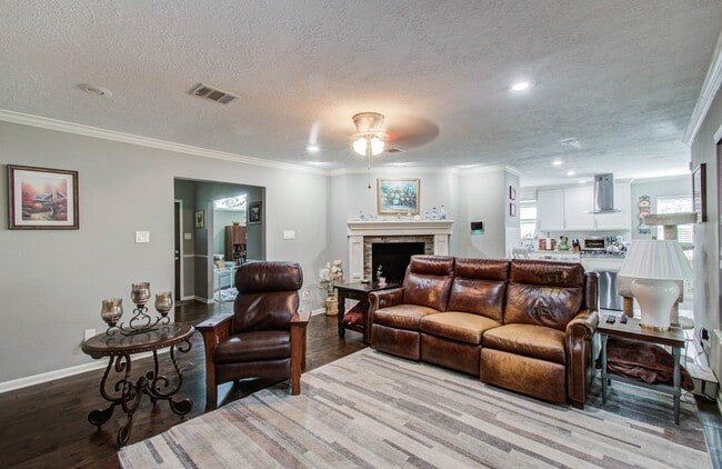 property at 9818 Emnora Ln